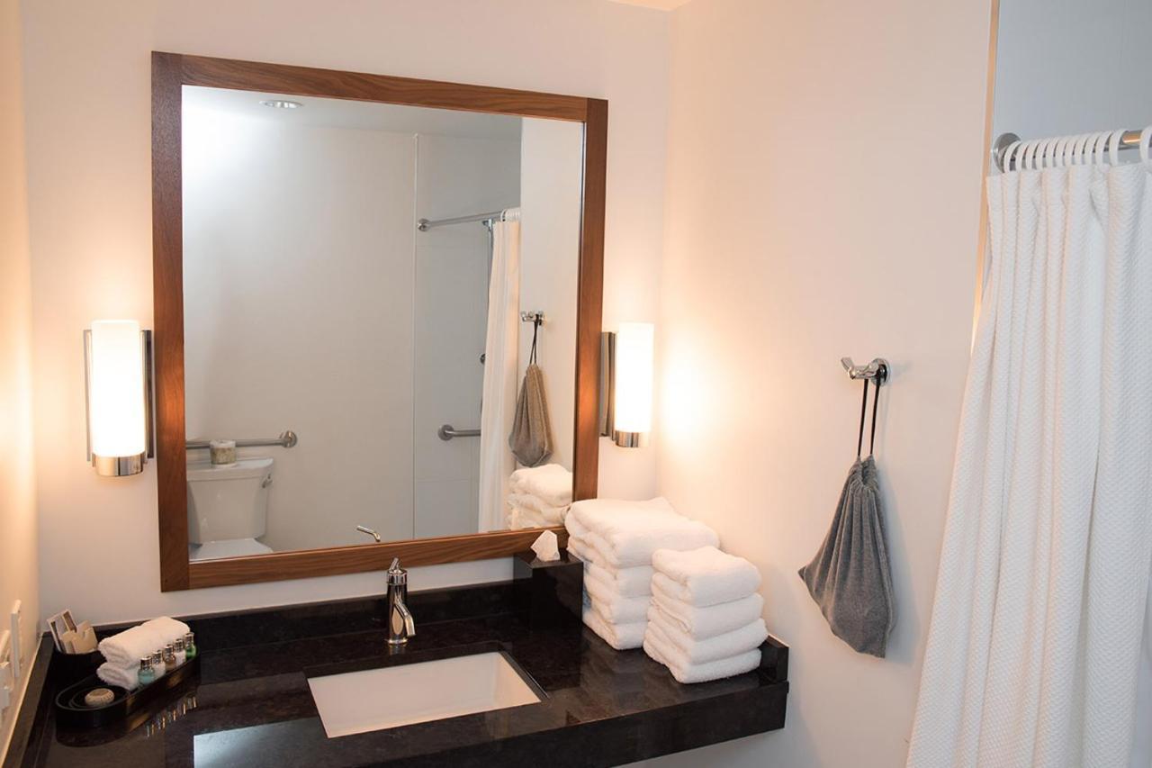 Qualicum Beach Inn Екстериор снимка