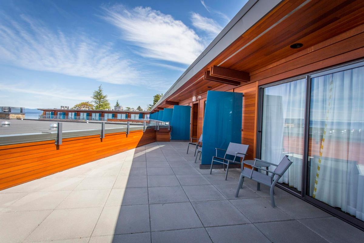 Qualicum Beach Inn Екстериор снимка