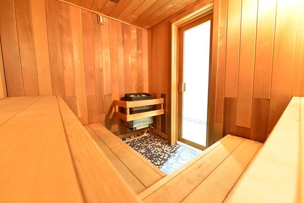 Qualicum Beach Inn Екстериор снимка