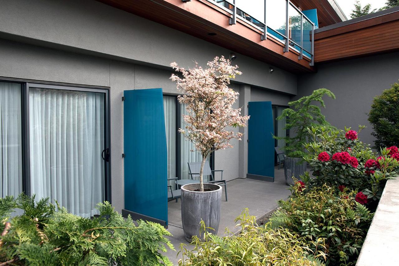 Qualicum Beach Inn Екстериор снимка