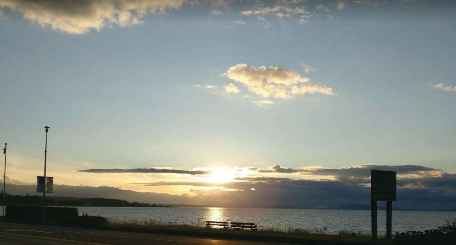Qualicum Beach Inn Екстериор снимка