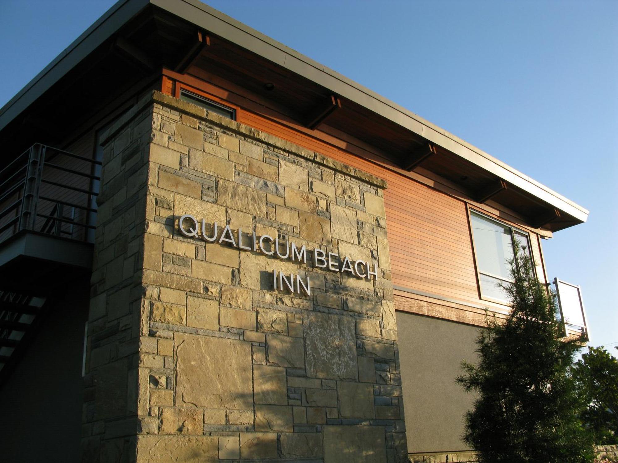 Qualicum Beach Inn Екстериор снимка