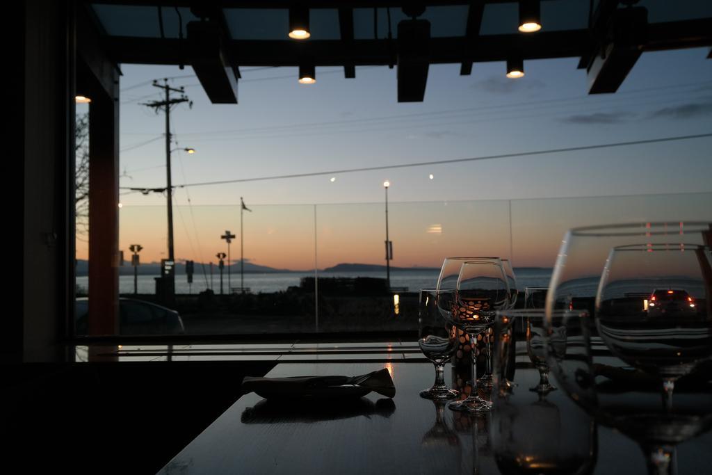 Qualicum Beach Inn Екстериор снимка