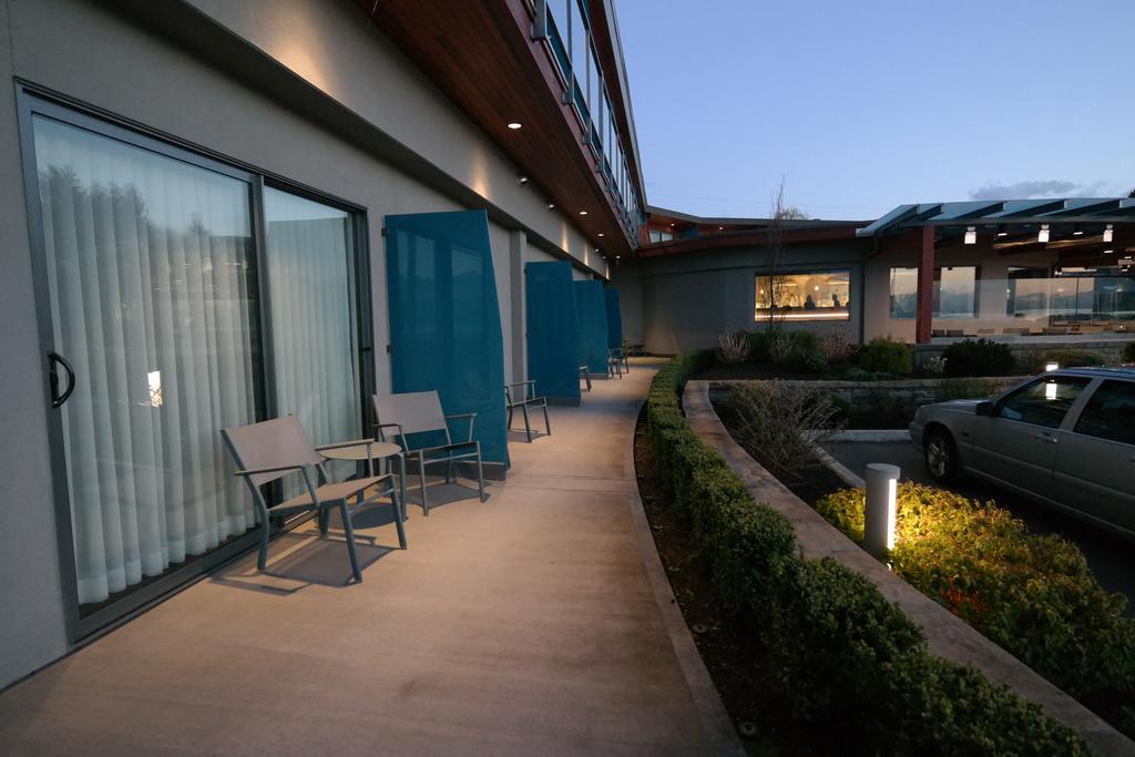 Qualicum Beach Inn Екстериор снимка