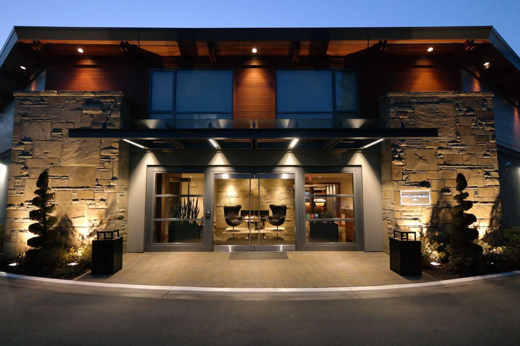 Qualicum Beach Inn Екстериор снимка